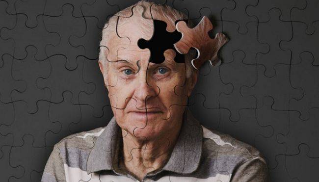 Американские медики назвали первые симптомы болезни Альцгеймера