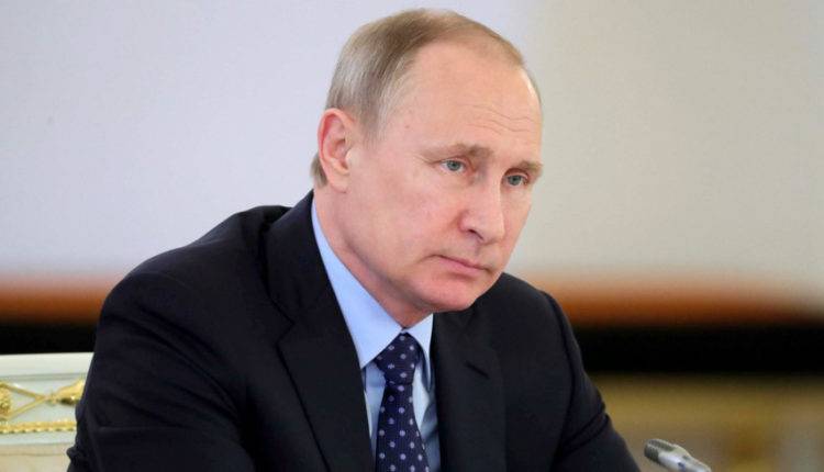 Песков заявил, что у Путина не бывает полноценных выходных