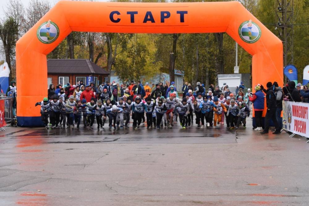 В Кировском парке Сыктывкара собрались почти четыре тысячи любителей здорового образа жизни