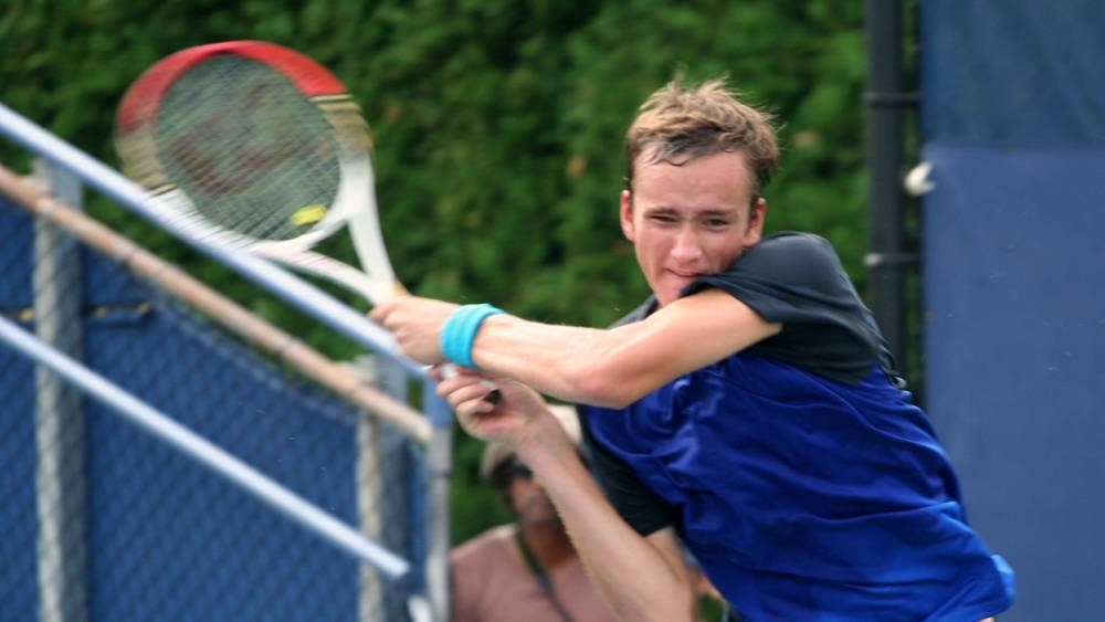 Россиянин Медведев вышел в финал теннисного турнира St. Petersburg Open