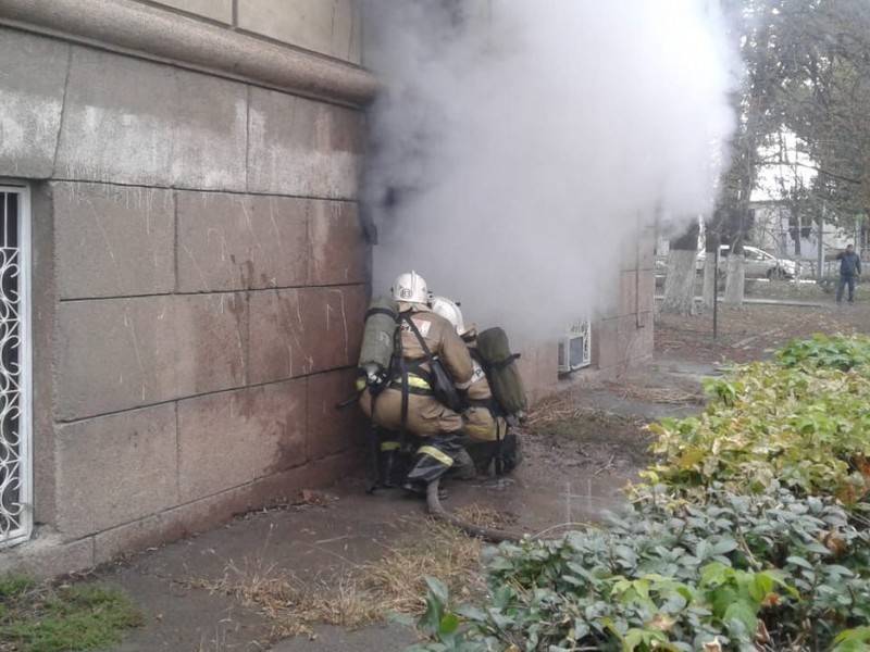 В Ростовской области потушили пожар в автодорожном институте