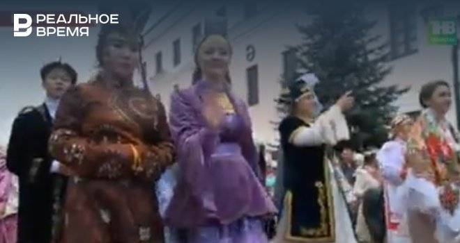В Казани отпраздновали День национального костюма — видео
