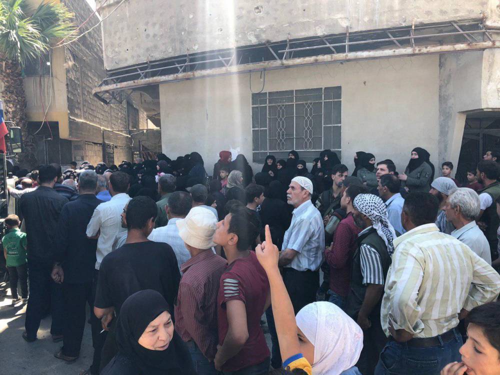 Военные РФ доставили продовольствие в пригороды Дамаска