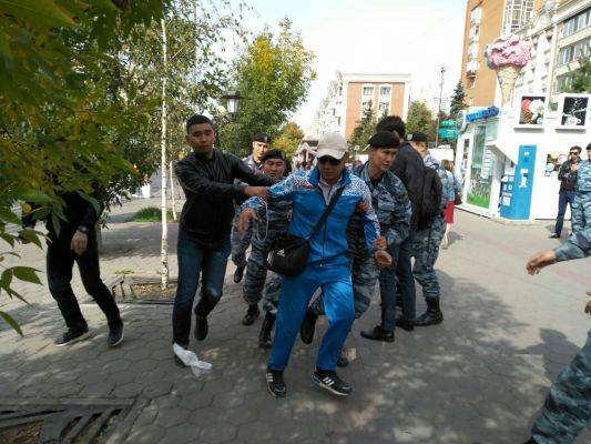 В Казахстане задержаны 57 участников несанкционированных митингов