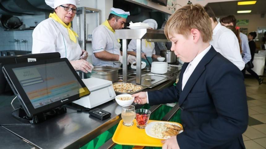 В Госдуму внесли законопроект о горячем питании для учеников младших классов