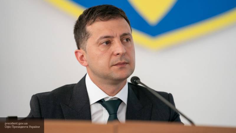 Зеленский может стать президентом на "побегушка у порохоботов", завили в Киеве