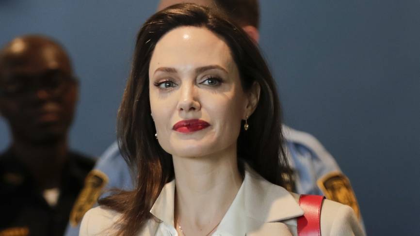 Опубликованы первые кадры со съемок фильма «Вечные» с Джоли
