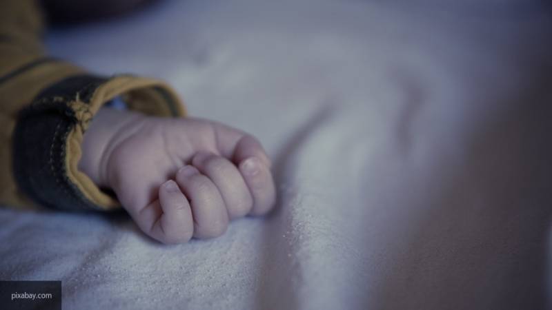 Младенец с четырьмя ногами и тремя руками появился на свет в Индии
