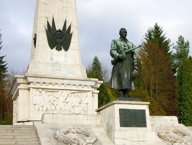 Красная армия заплатила самую высокую цену за освобождение Словакии - премьер-министр Петер Пеллегрини