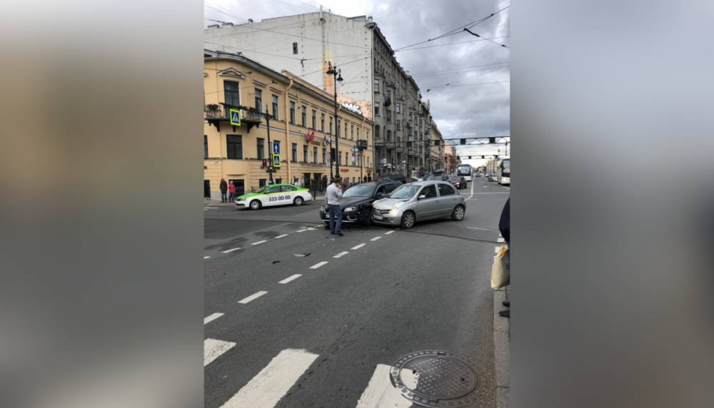 Горе-водители организовали трамвайный затор в центре Петербурга