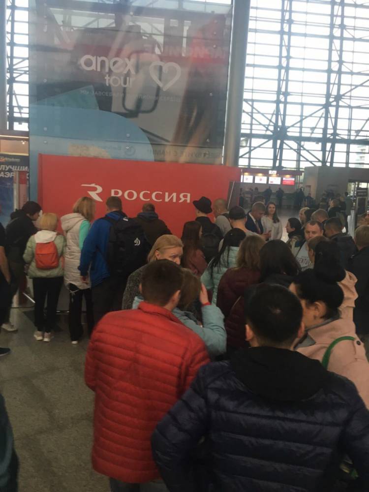 Пассажиры нескольких рейсов более 9 часов не могут вылететь из Москвы