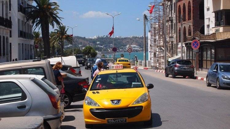 Сотрудники отеля в Тунисе держат в заложниках туристов из-за долгов туроператора
