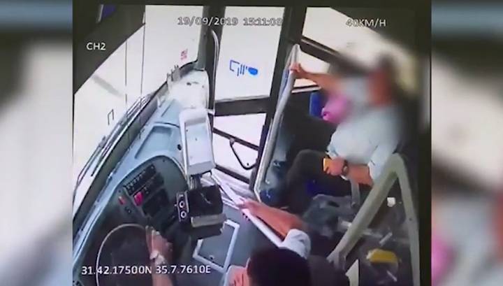 Наушники и невнимательность: появилось видео столкновения автобусов в Израиле