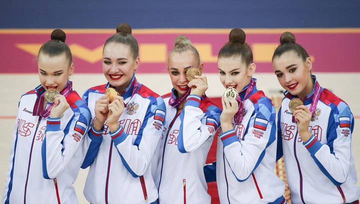 Российские гимнастики завоевали золото чемпионата мира в упражнениях с обручами и булавами