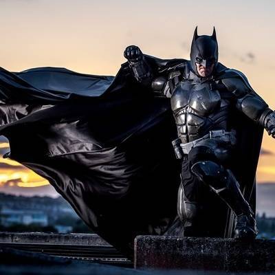 В честь 80-летия Бэтмена в 11 городах мира появится Бэт-сигнал
