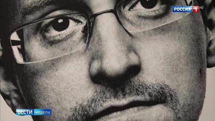 Мемуары Сноудена: читатели аплодируют, система мстит