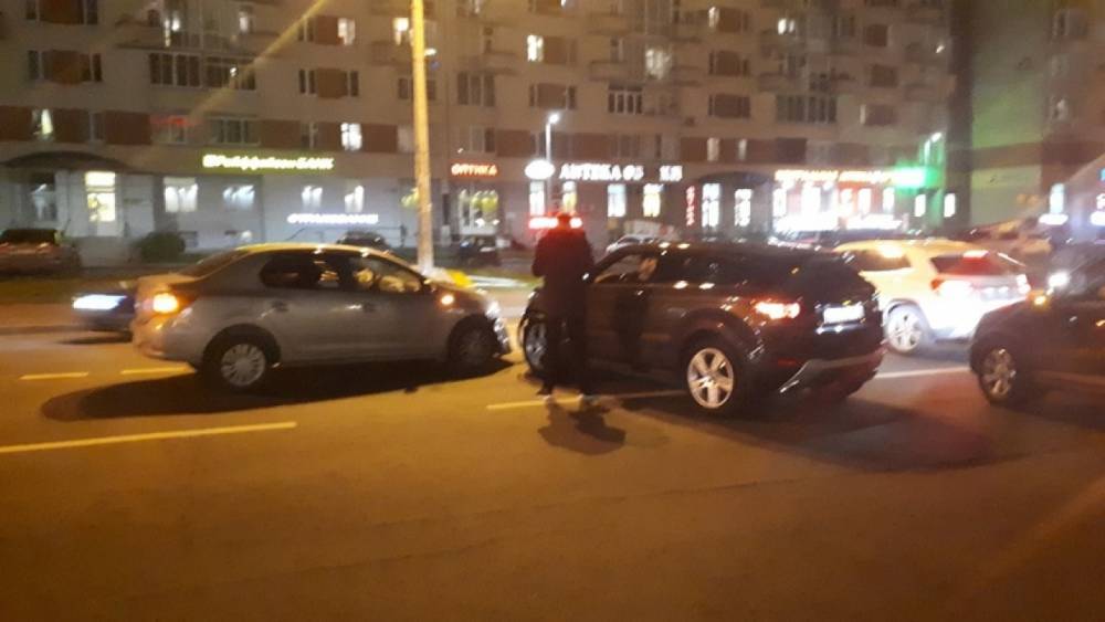 Автоледи вылетела с парковки и попала «в объятия» легковушки на Малой Балканской