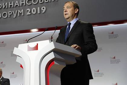 Медведев пообещал регионам триллионы рублей