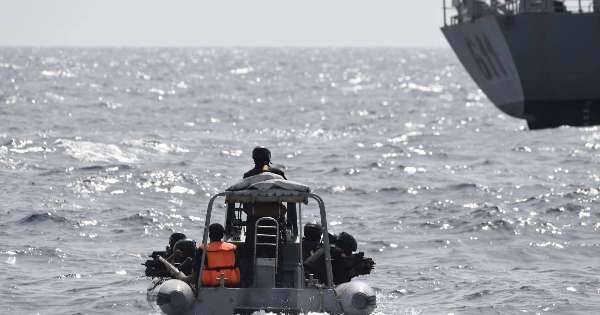 Похищенные пиратами у берегов Камеруна российские моряки освобождены
