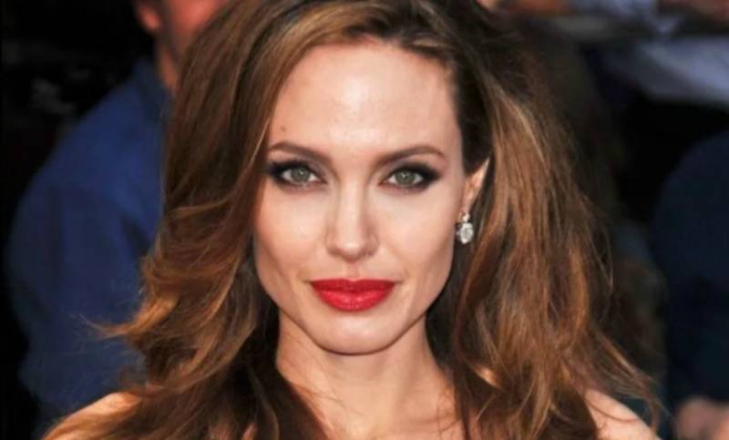 Анджелина Джоли стала блондинкой для&nbsp;роли летающей супергероини