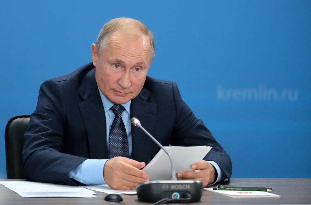 Путин: СМИ активизируют прямой диалог между гражданами и властью
