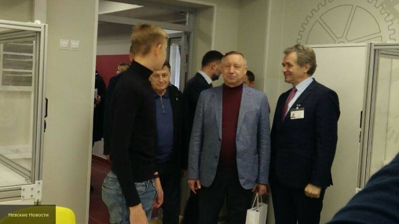 Беглов посетил Малоохтинский колледж и анонсировал Кубок губернатора по робототехнике