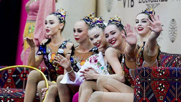 Российские гимнастки выиграли золото ЧМ в упражнениях с обручами и булавами