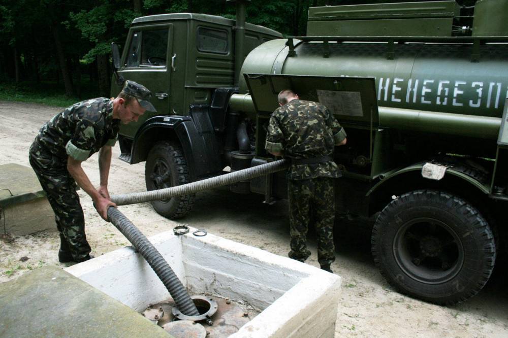 Украинские вояки на фронте разворовали топливо и боеприпасы
