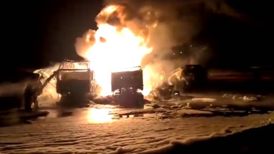Появилось видео горящих цистерн с топливом в Киеве