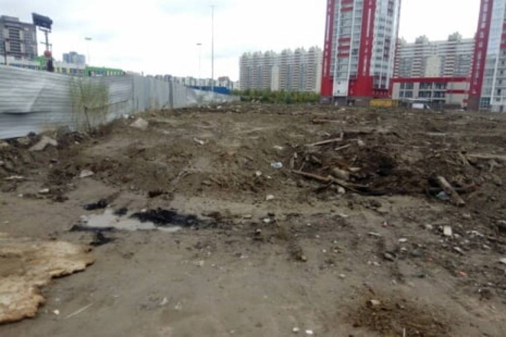 Власти Красносельского района пообещали разобраться с грунтом возле строящейся школы