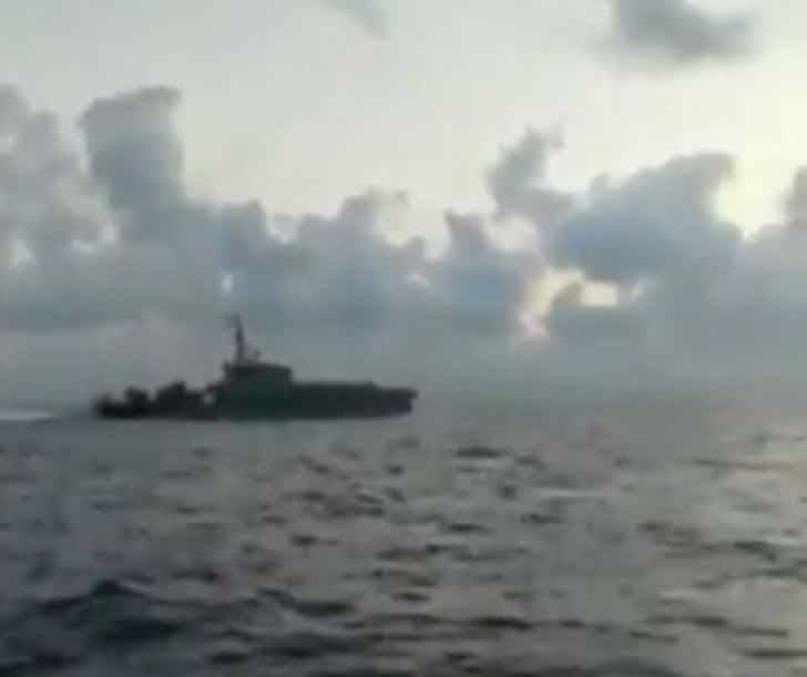 Ливийский катер заставил бежать корабль ВМФ Италии