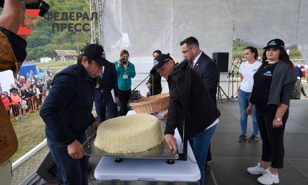 Установлен рекорд России по изготовлению самого большого круга адыгейского сыра