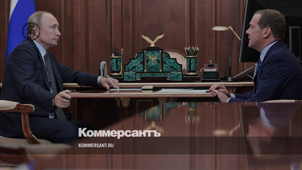 Путин посоветовал Медведеву сосредоточиться на разбюрокрачивании принятия решений