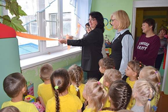 В Коми чиновники торжественно открыли новые окна в детсаду