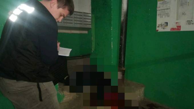 Саратовский студент нанес 50 ударов ножом подруге из-за 2300 рублей