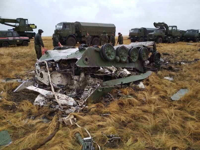 Опубликованы снимки разбившихся при десантировании боевых машин ВДВ