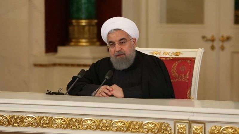 Роухани назвал демонстрацией отчаяния новые санкции США против Ирана