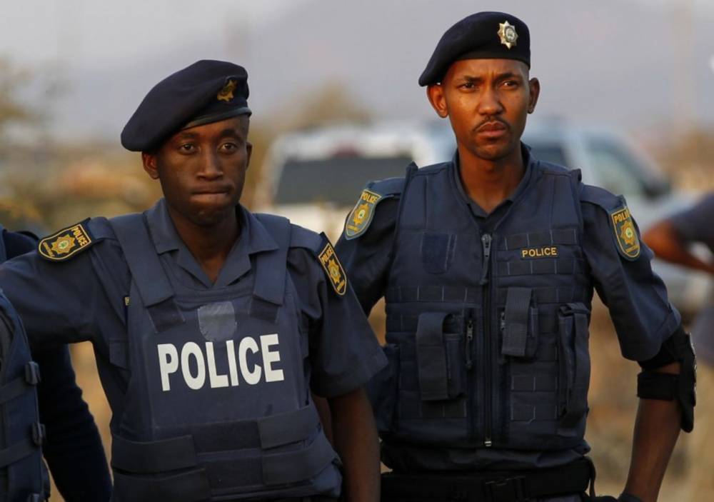 В ЮАР полиция расстреляла 9 налетчиков, которые "шли на дело" - ren.tv - Юар - Дурбан