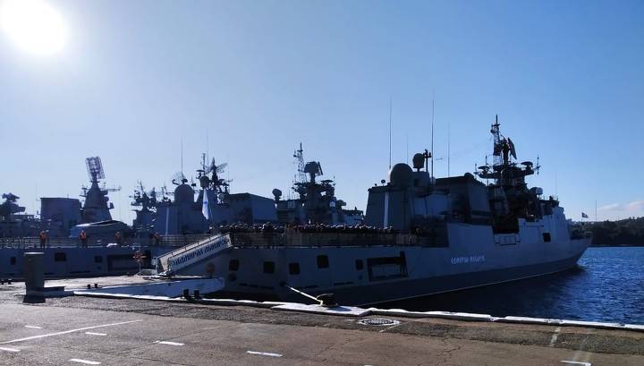 В Севастополе проводили в дальний морской поход фрегат "Адмирал Макаров"