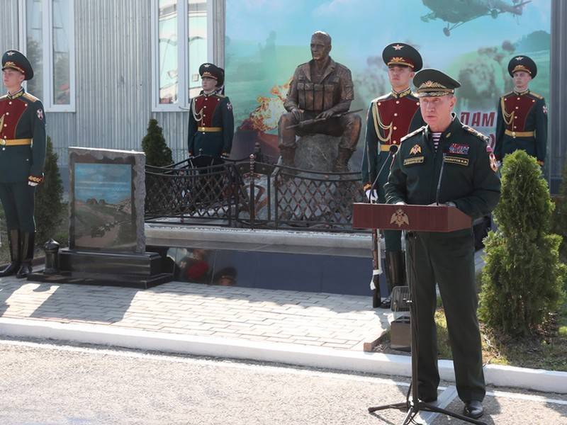 Памятник защитникам России открыт в Чечне