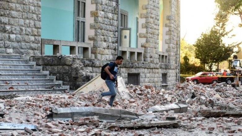 132 человека пострадали от землетрясения в Албании