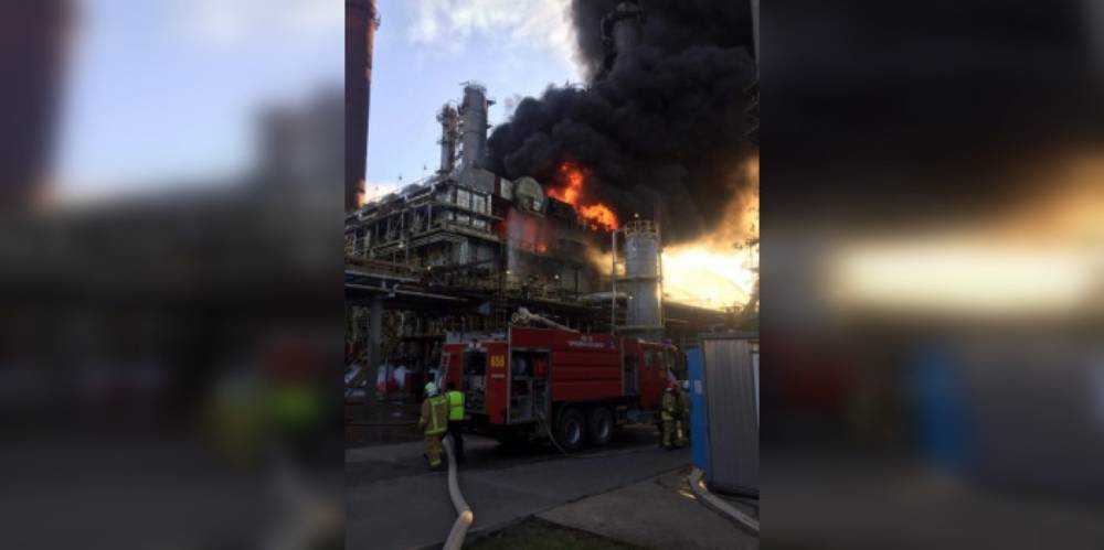 Пожар на нефтеперерабатывающем заводе в Киришах тушили 75 человек