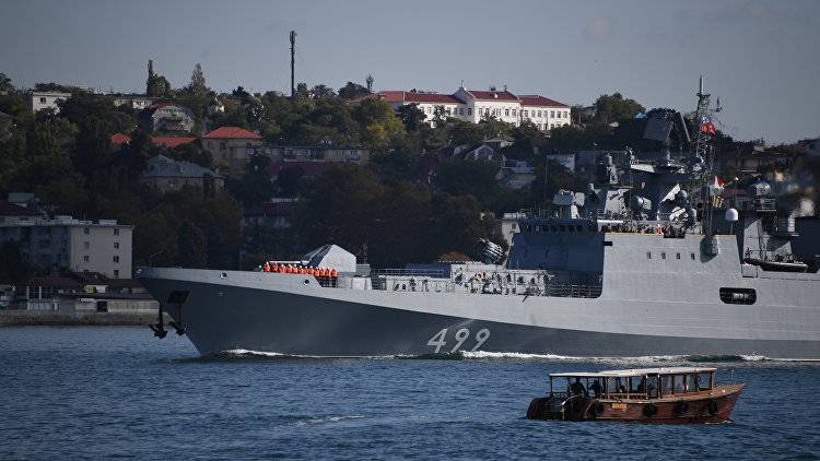 Фрегат "Адмирал Макаров" ушел в дальний поход: фотофакт