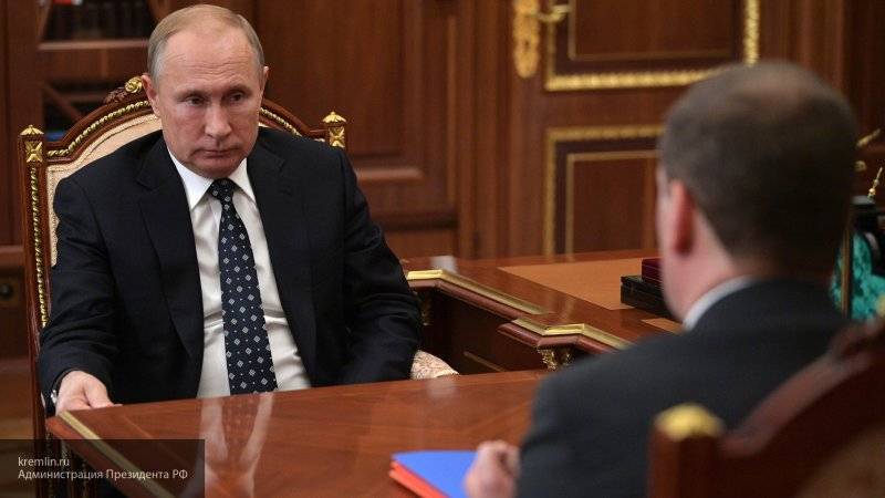 Путин обсудил с Медведевым параметры бюджета на 2020-2022 годы