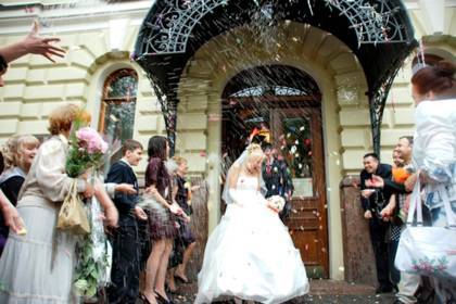 Россияне стали реже регистрировать браки