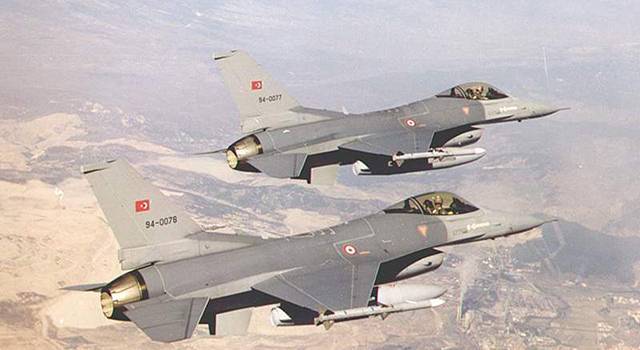 Два турецких истребителя пролетели над Сирией