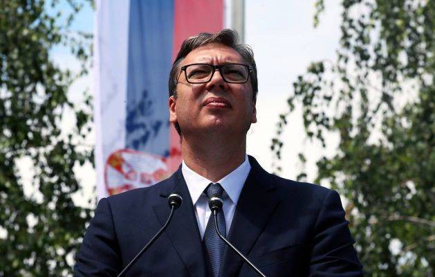 Президент Сербии хочет установить в Белграде памятник президенту США