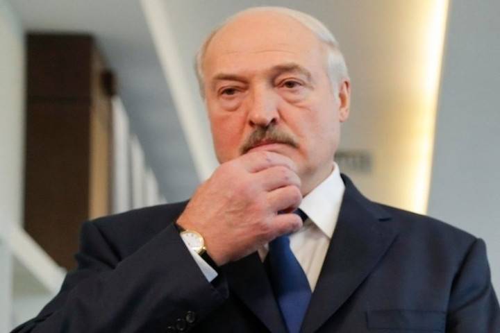 Лукашенко: Белоруссия оказалась в "горячей политической точке"