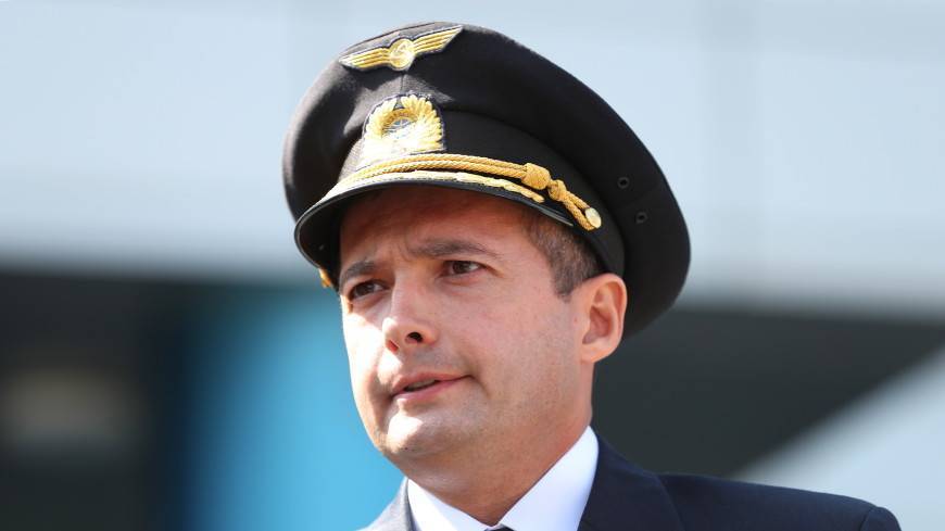 Пилот Дамир Юсупов, посадивший самолет в кукурузном поле, вернулся к полетам