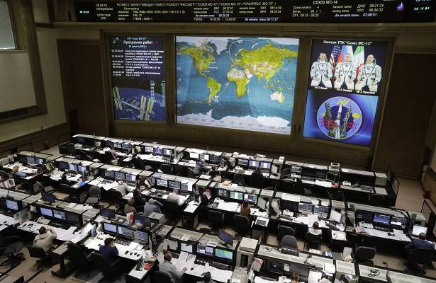 Россияне высказались об инциденте с появлением дыры в космическом корабле
